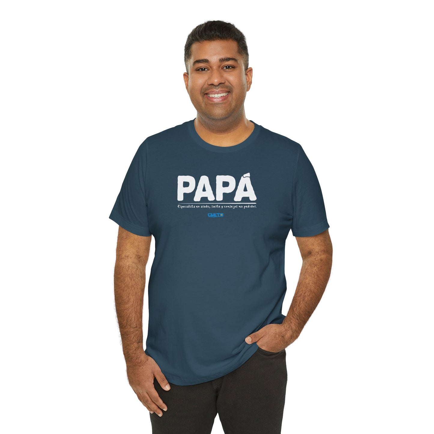 Papá: Especialista en asado, siesta y consejos no pedidos - Unisex Jersey Tee