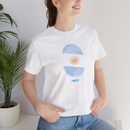 * Huella digital (Argentina) con Codigo QR en espalda-Fingerprint (Argentina) Back QR Code / Unisex Jersey Tee