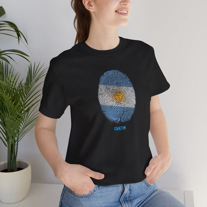 * Huella digital (Argentina) con Codigo QR en espalda-Fingerprint (Argentina) Back QR Code / Unisex Jersey Tee