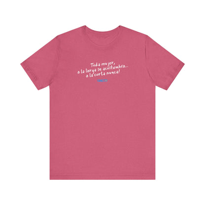 Toda mujer... Unisex Jersey Tee