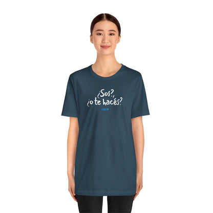¿Sos?, ¿o te hacés? - Unisex Jersey Tee