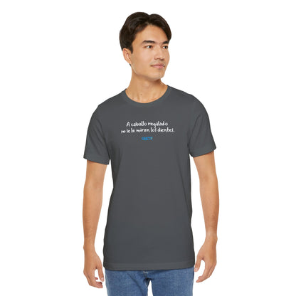 A caballo regalado no se le miran los dientes - Unisex Jersey Tee