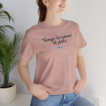 Tengo los huevos al plato - Unisex Jersey Tee
